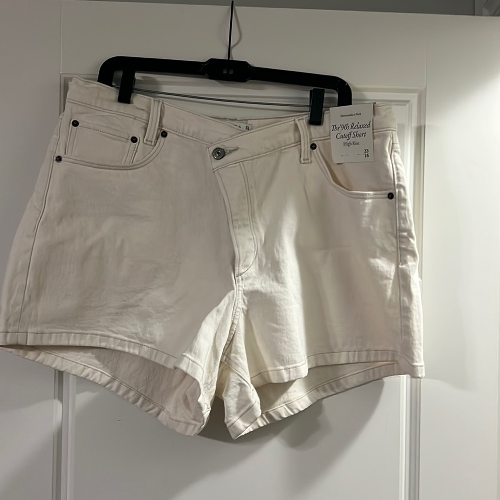 A&F 90’s relaxed cutoff short